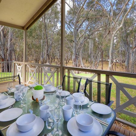 Deniliquin Riverside Caravan Park Экстерьер фото
